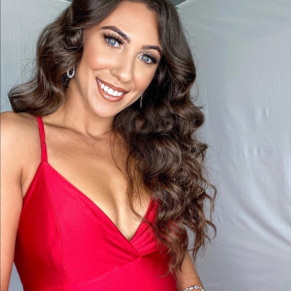 Red Gown - Picture 2 of 4